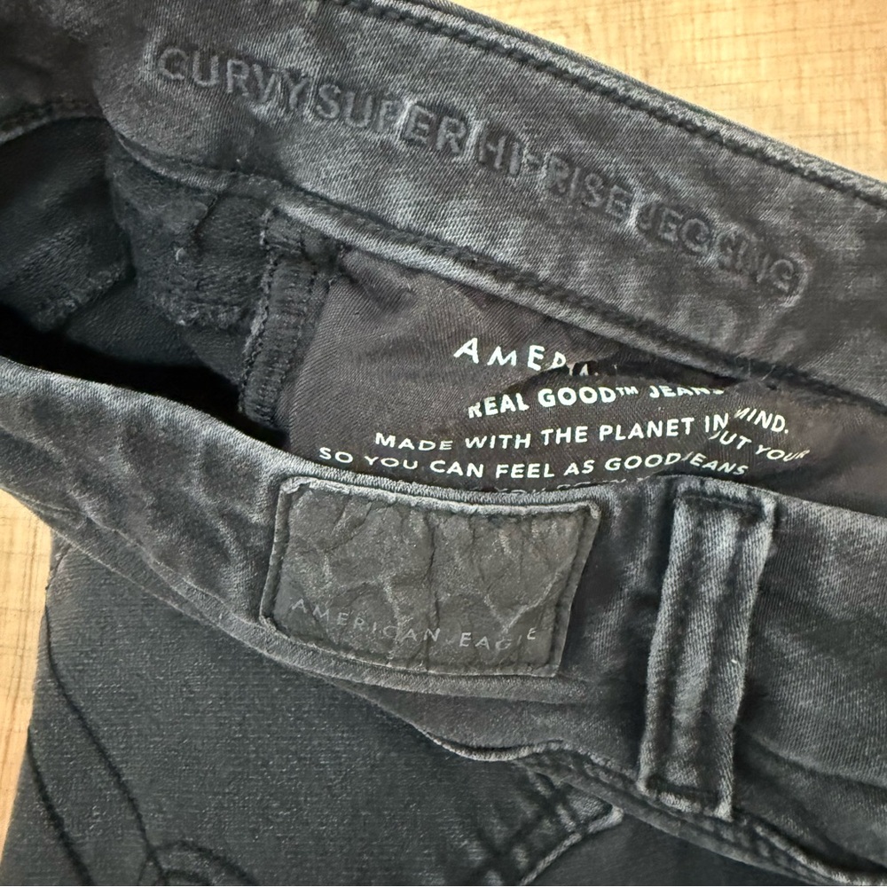 Distressed Black American eagle Jeans - Picture 2 of 4